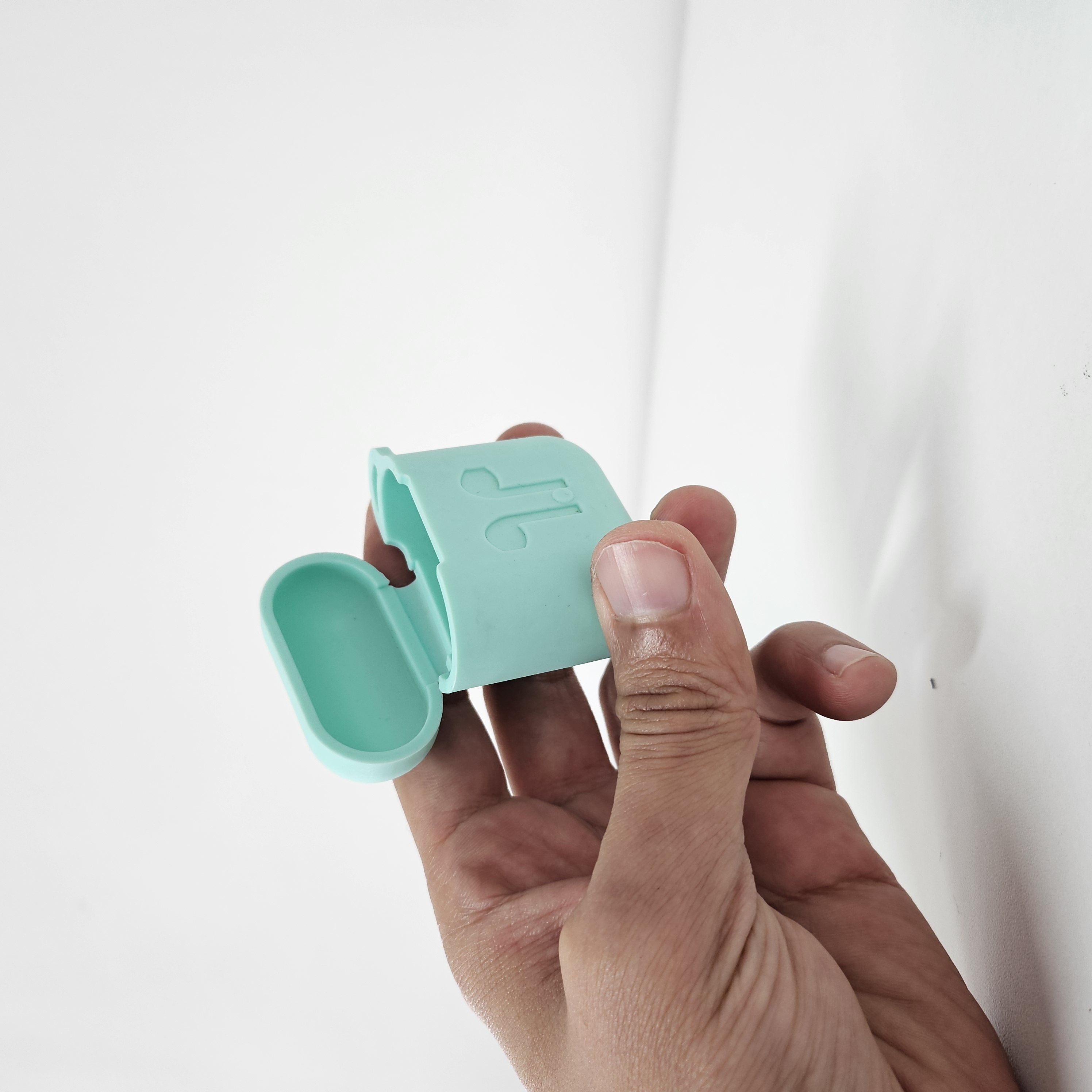custom silicone earphone case sample