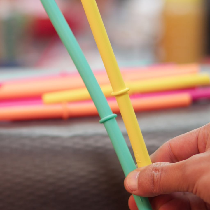 Single reusable silicone straw