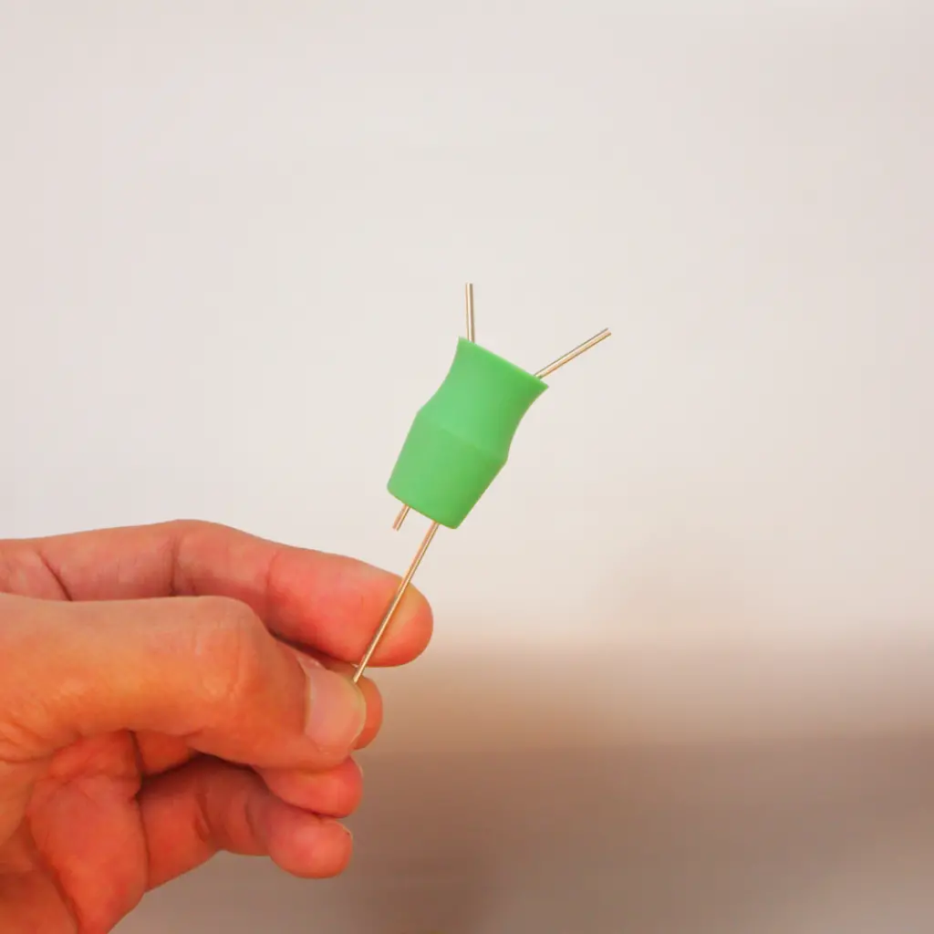 Green silicone lab bung overmolded onto single stainless steel needle insert