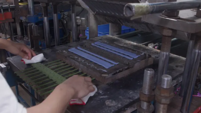 Image of evenly placed silicone in the mold cavity.